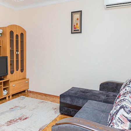 Reliablehouse Квартира В Самом Центре Города Apartman Almati Kültér fotó